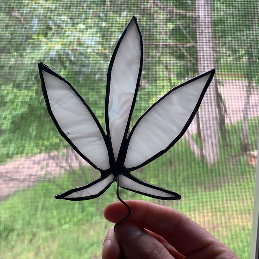 🍁Handmade Hemp leaf stained glass decor